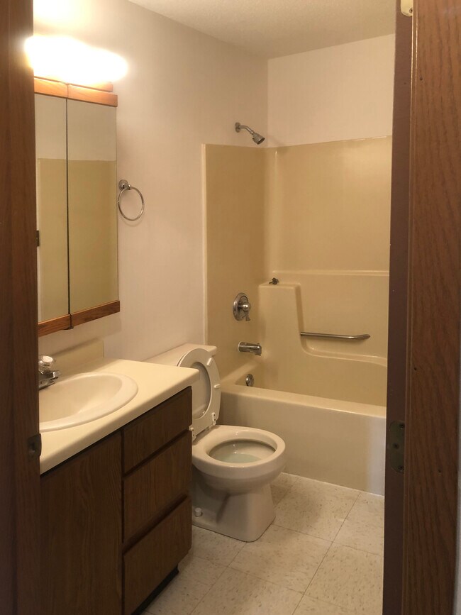 Building Photo - 1615 Devney Dr