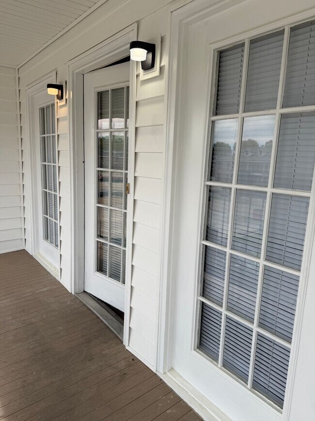 Building Photo - 106 Cantal Dr