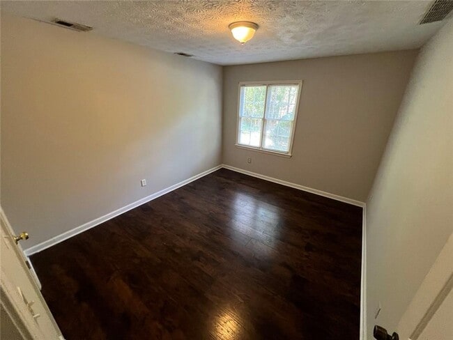 Building Photo - 2735 Fairlane Dr