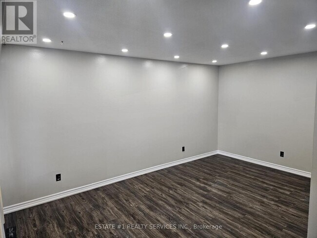 Building Photo - 66 Caledon Crescent