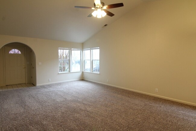 Building Photo - Spacious 4 Bedroom Chico Home!