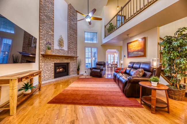 Living Room - 1518 E Nichols Cir