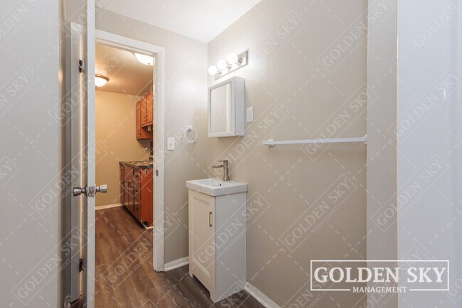 Foto del edificio - 709 S Hutchinson Ave