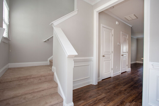 Foto del edificio - 377 Halton Crossing Dr SW