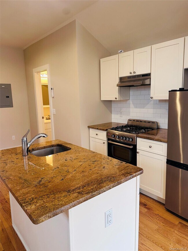 Foto del edificio - 12 Main St