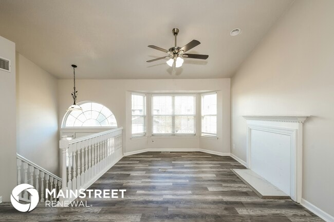 Building Photo - 3304-3305 5 Oaks Dr