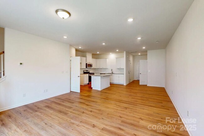 Building Photo - 2752 Yeager Dr NW