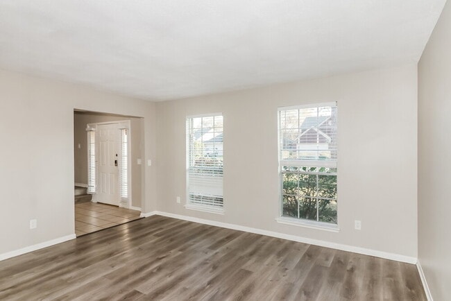 Foto del edificio - 18162 Holly Green Dr