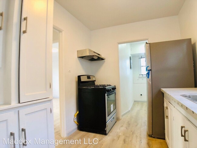 Building Photo - 1409 W 55th St