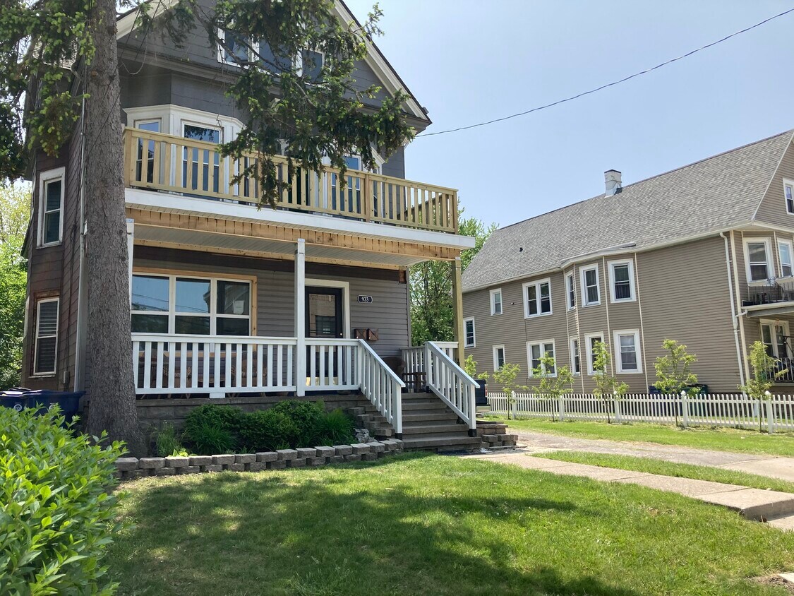 Primary Photo - 933 Tifft St