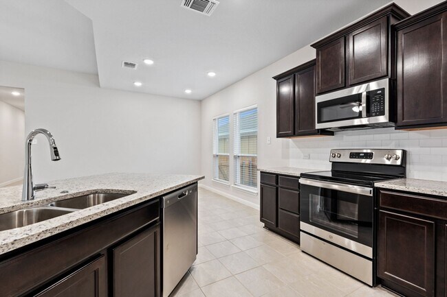 Foto del edificio - Spacious 4-Bedroom Home – Troy ISD!
