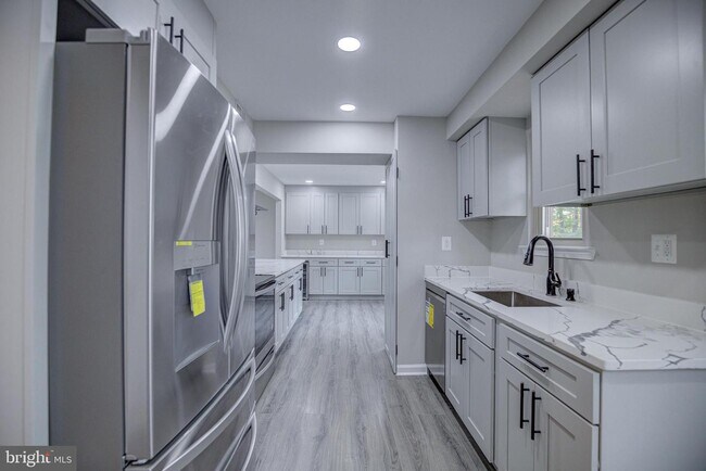 Foto del edificio - 9000 Strattondale Ct