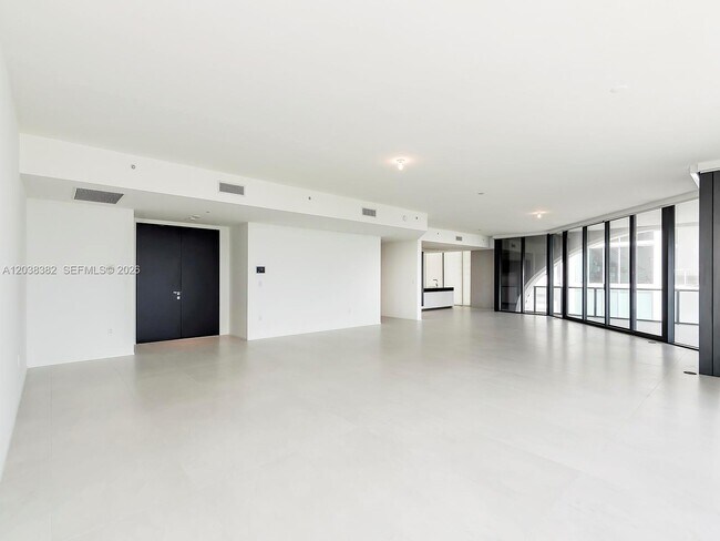 Foto del edificio - 1000 Biscayne Blvd