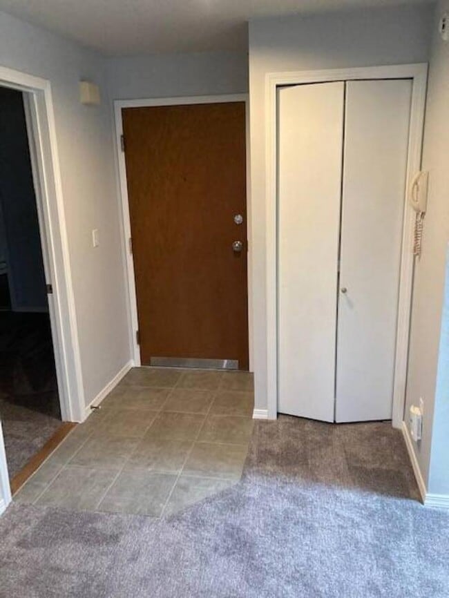Building Photo - 2 bedroom in Seattle WA 98119