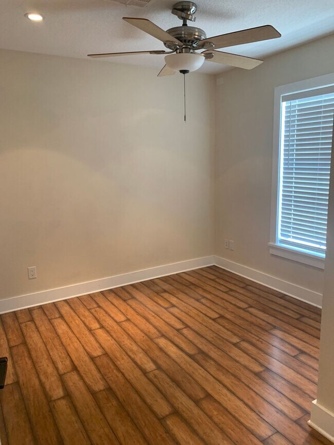 Building Photo - 910B Pawstand Road