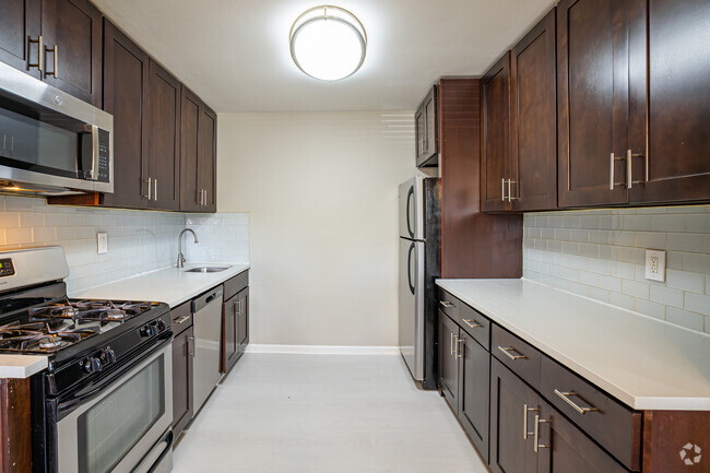 2HAB, 2BA - 955 ft² - Cocina - Metropark Station Apartments