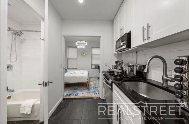 Building Photo - Modern 1BR/1BA in Prime Lower Manhattan | Fast Access to Midtown & Google HQ