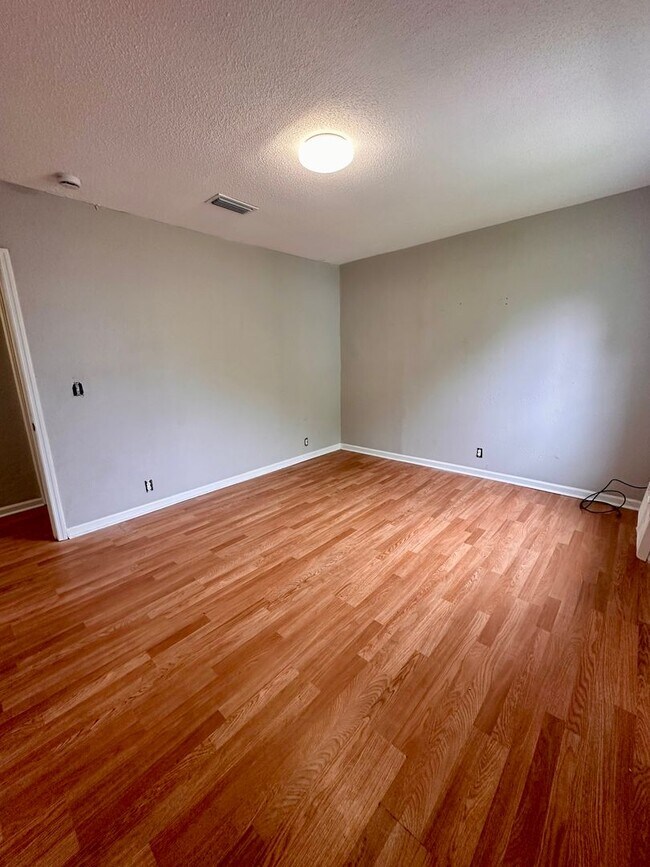 Foto del edificio - 3742/3748 Ogg Ave Brunswick