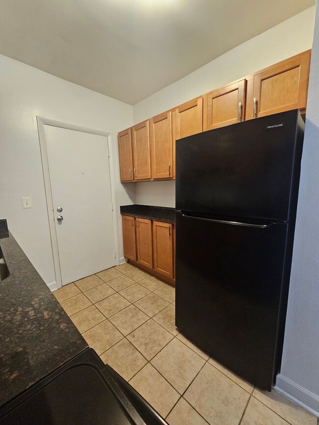 Building Photo - East Rogers Park Three Bedroom/Two Bath *I...