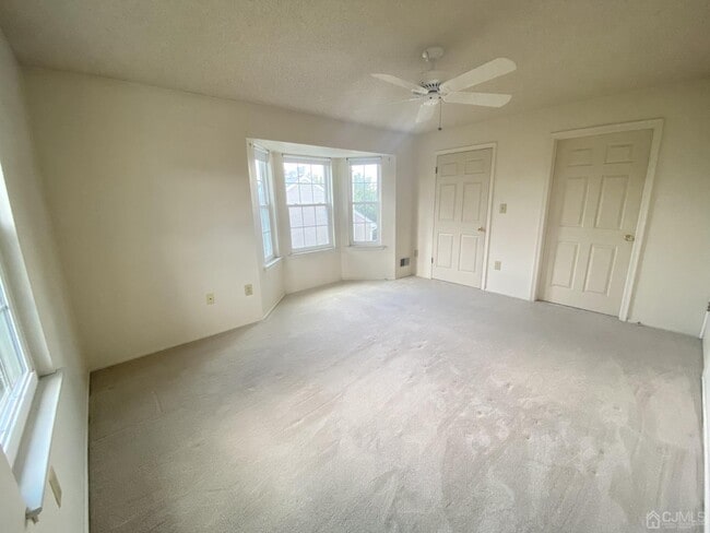 Building Photo - 31 Dartmouth Way