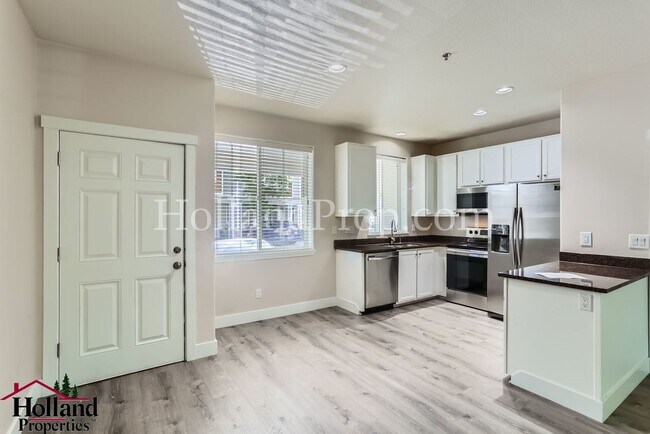 Foto del edificio - Charming 2-Bedroom Retreat in Prime Hillsb...