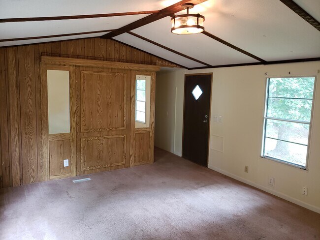 Building Photo - 104 Ransdell Ln