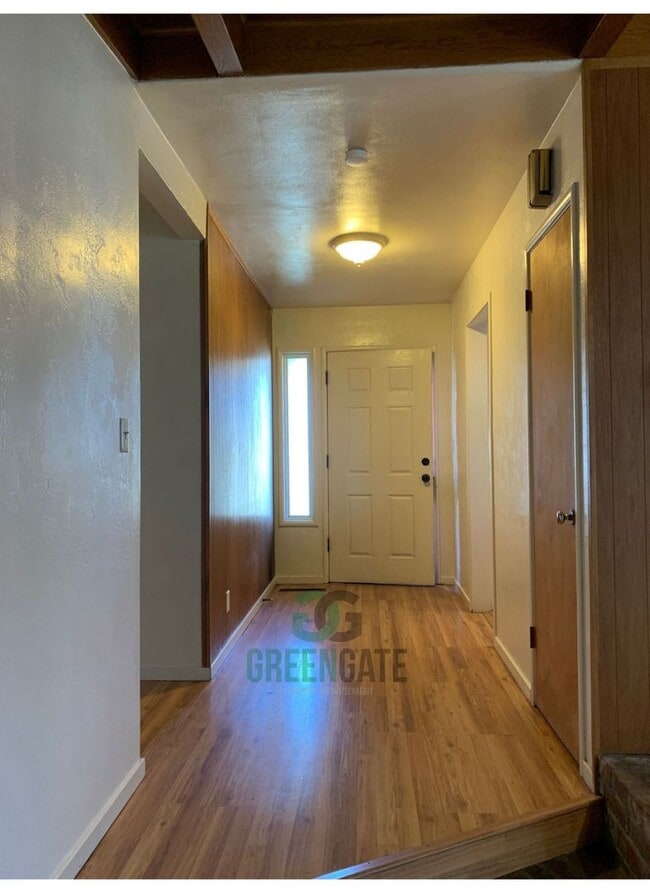 Building Photo - 338 3rd St