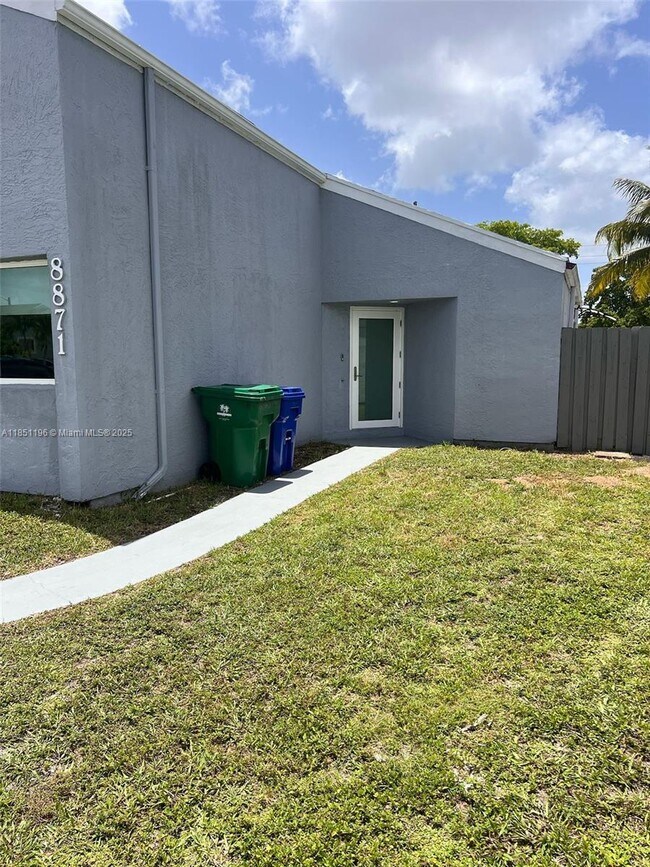 Building Photo - 8871 SW 24th Pl