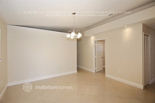 Foto del edificio - 2476 W 72nd Pl