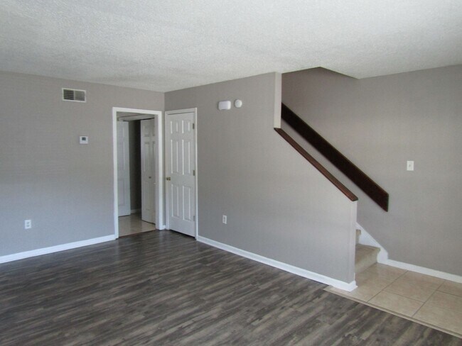 Foto del edificio - 1100 Pineland Ave