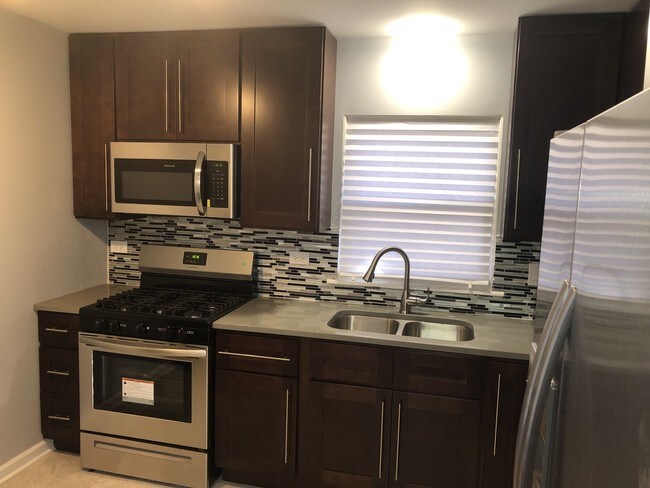 Foto del edificio - 1248 W 96th St