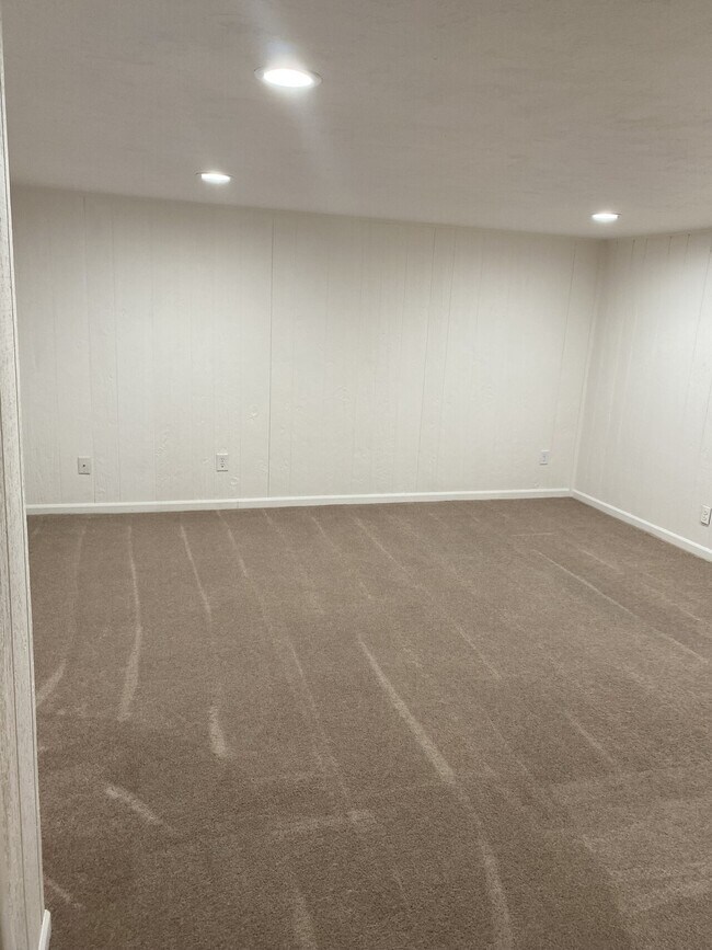 Building Photo - Parkwood Condos