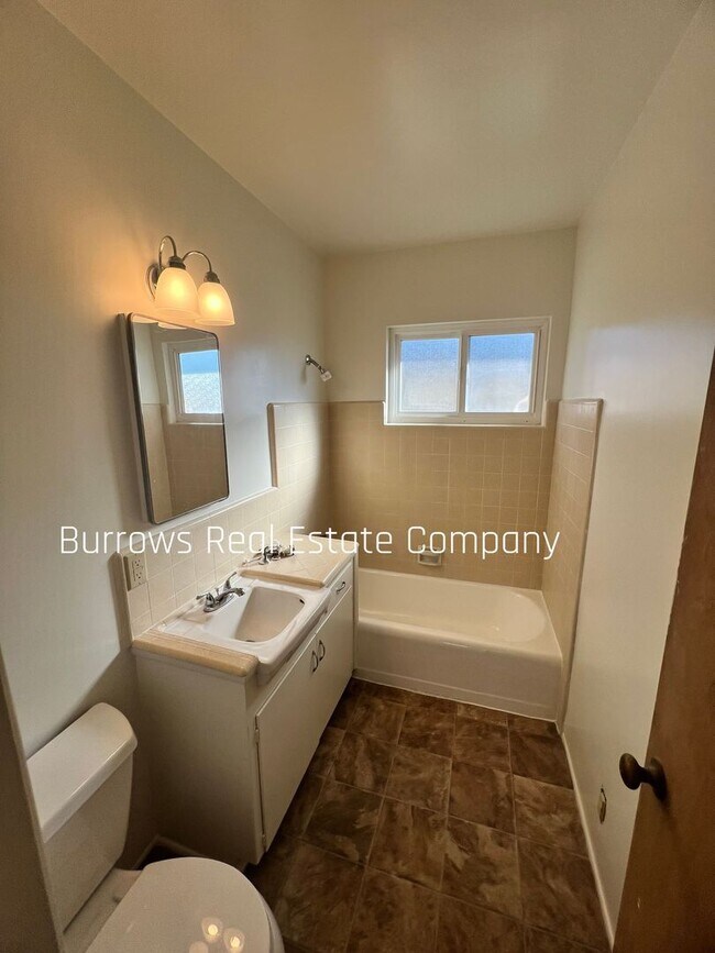 Foto del edificio - Midtown Ventura - 1 bedroom, 1 bathroom upstairs apartment