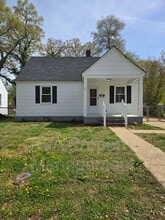 Building Photo - 2230 E Nine Mile Rd