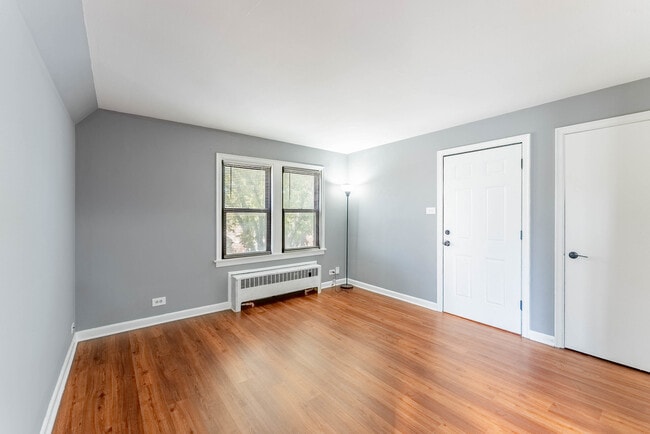 Foto del edificio - 2345 Ridgeland Ave