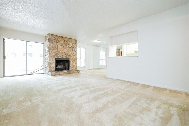 Foto del edificio - 17401 Red Oak Dr