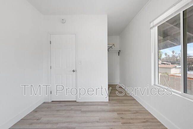 Foto del edificio - 1647 E 6th St