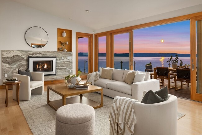 Building Photo - Three Tree Point beach front home - 3+ bedroom & 4.5 bathrooms ready for move in NOW!