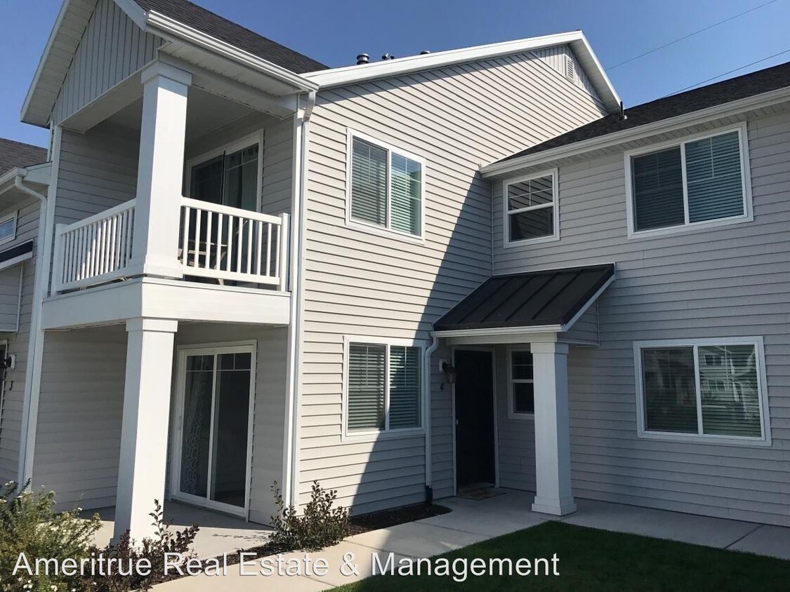 Primary Photo - 3 br, 2 bath House - 2395 W 500 S #4