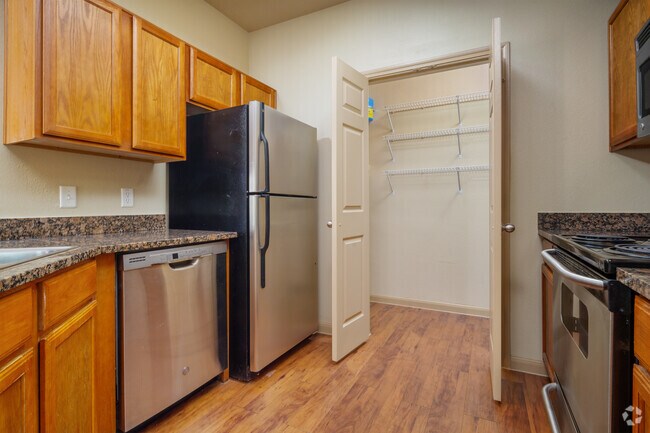 2HAB, 2BA - 1097SF Cocina - Vista Ridge Apartment Homes