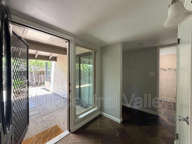 Building Photo - 3440 W Benjamin Holt Dr