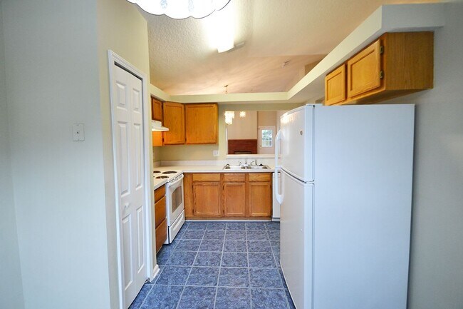 Building Photo - 12237 Sutton Estates Dr