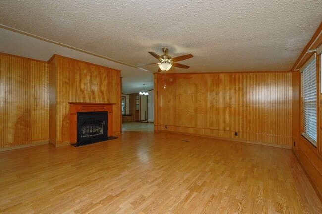 Building Photo - 704 King Rd