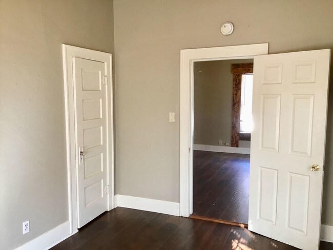 Building Photo - 3 br, 1 bath House - 106 W. Foreman St.