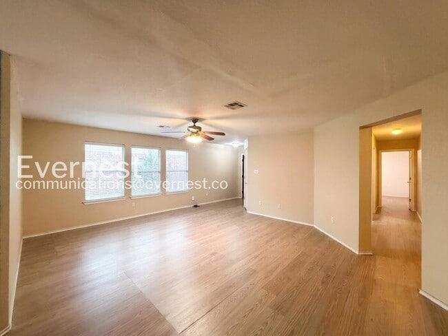 Foto del edificio - 109 Covey Ln