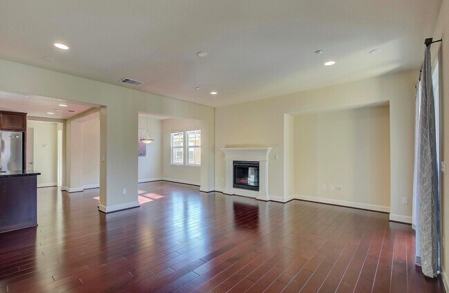Building Photo - 581 Selby Lane