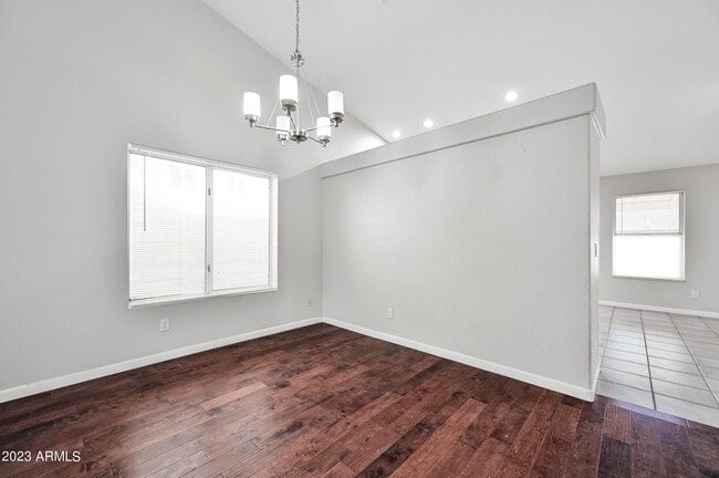 Building Photo - 945 W Hudson Way