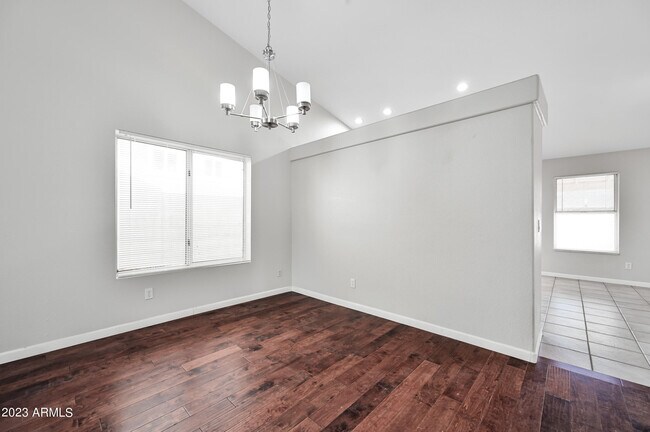 Foto del edificio - 945 W Hudson Way