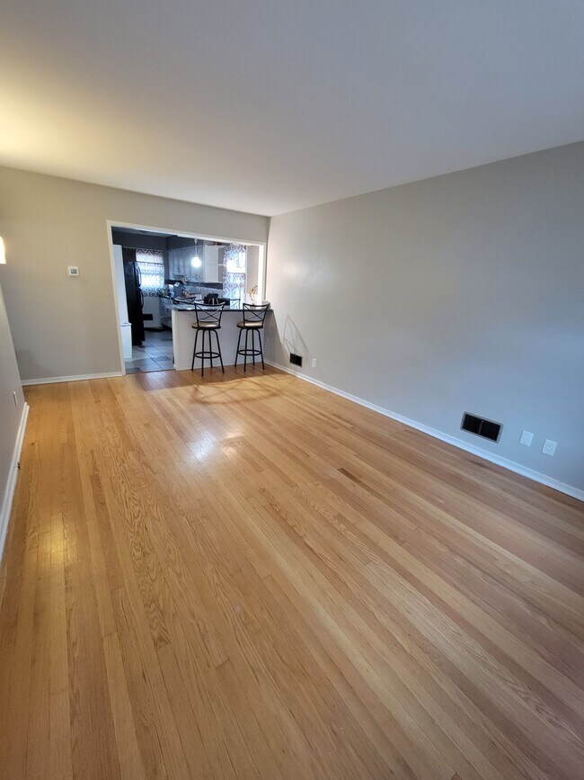 Foto del edificio - 7528 Oakdale Ave