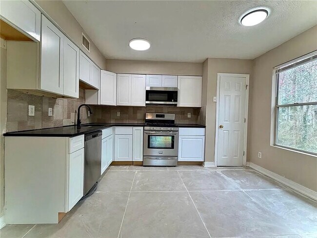 Foto del edificio - Room in House on Windsor Downs Ln